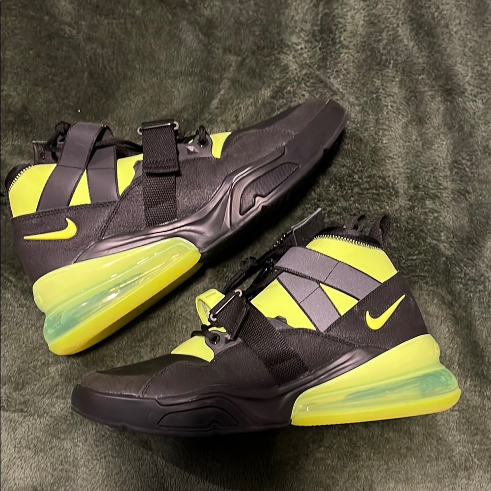 Nike Air Force 270 Utility size 11
